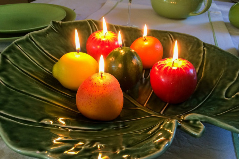 Świeczka w kształcie owocu, zielone jabłko, w opakowaniu